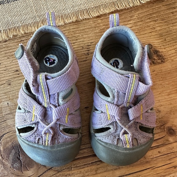 Keen toddler water shoes/ sandals, little kids size 6 - Picture 1 of 5